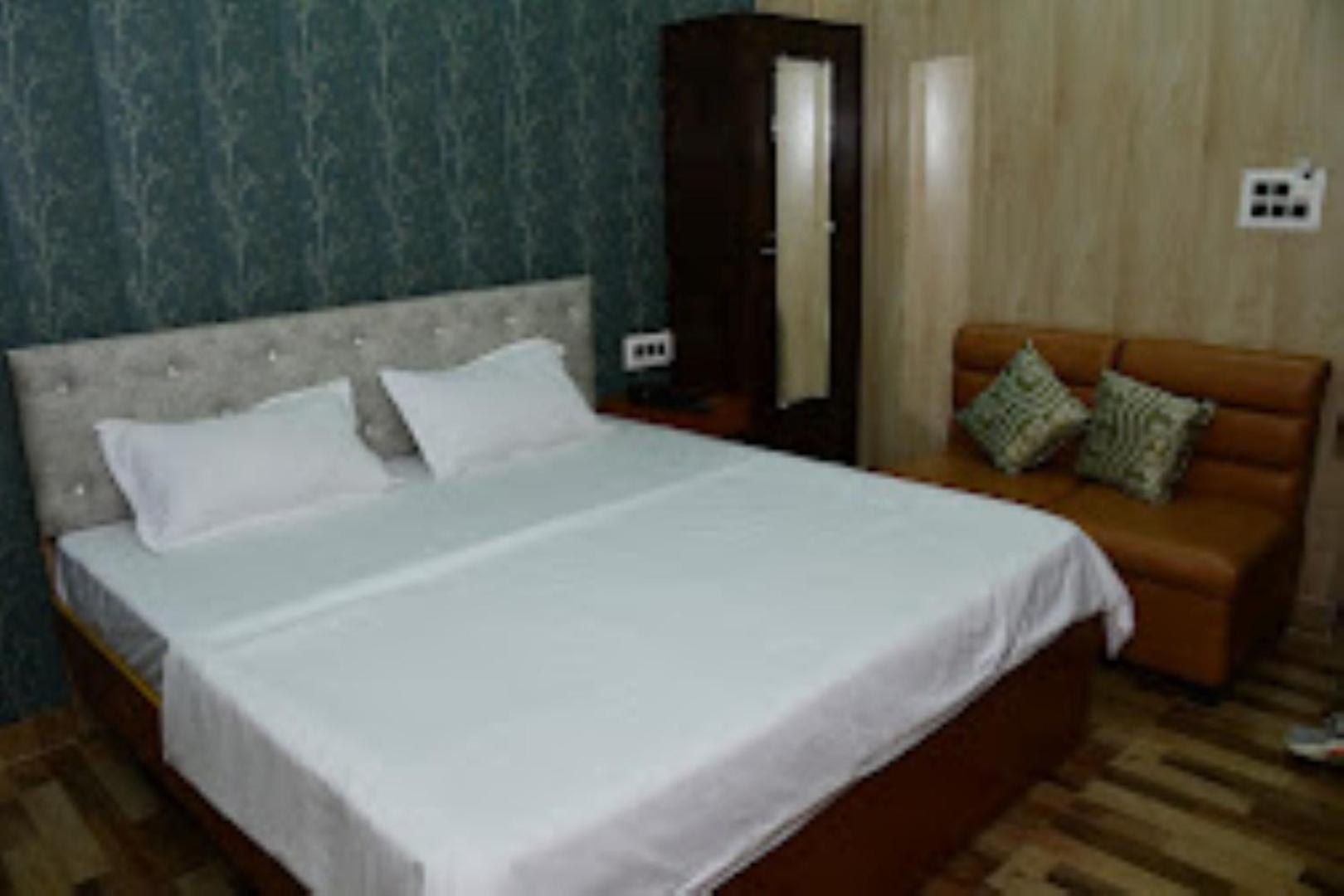 Renu Paradise , Ayodhya Hotel Bagian luar foto